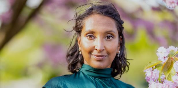 portret vrouw met bloesem-campagne Voor het leven