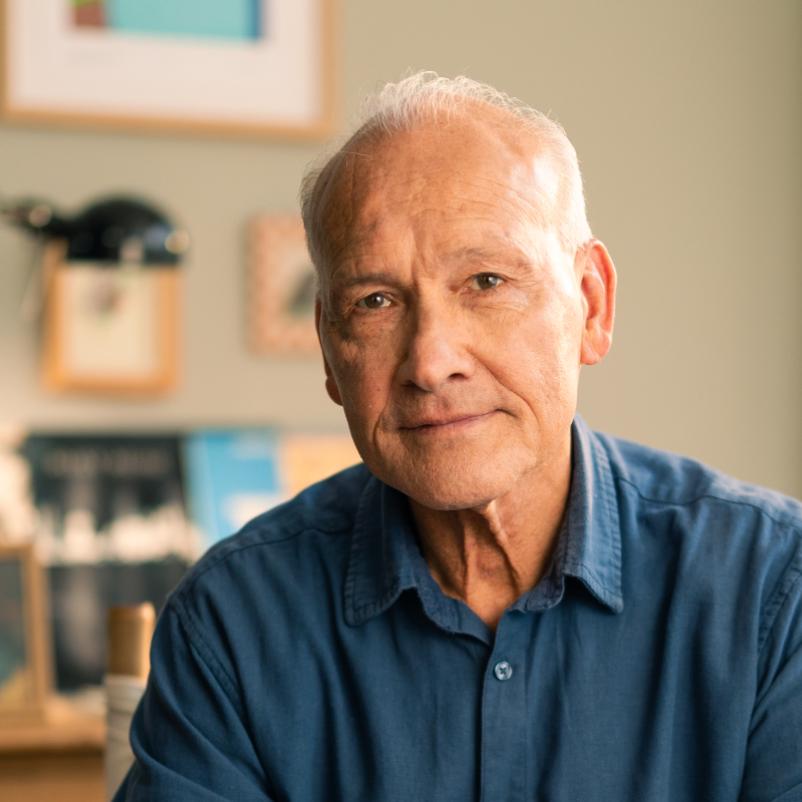 portret man in studeerkamer