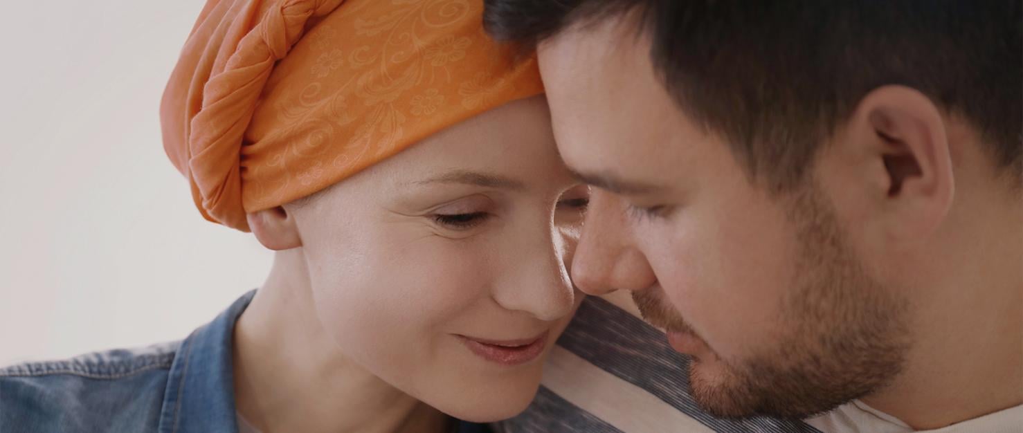 Man en vrouw steunen elkaar
