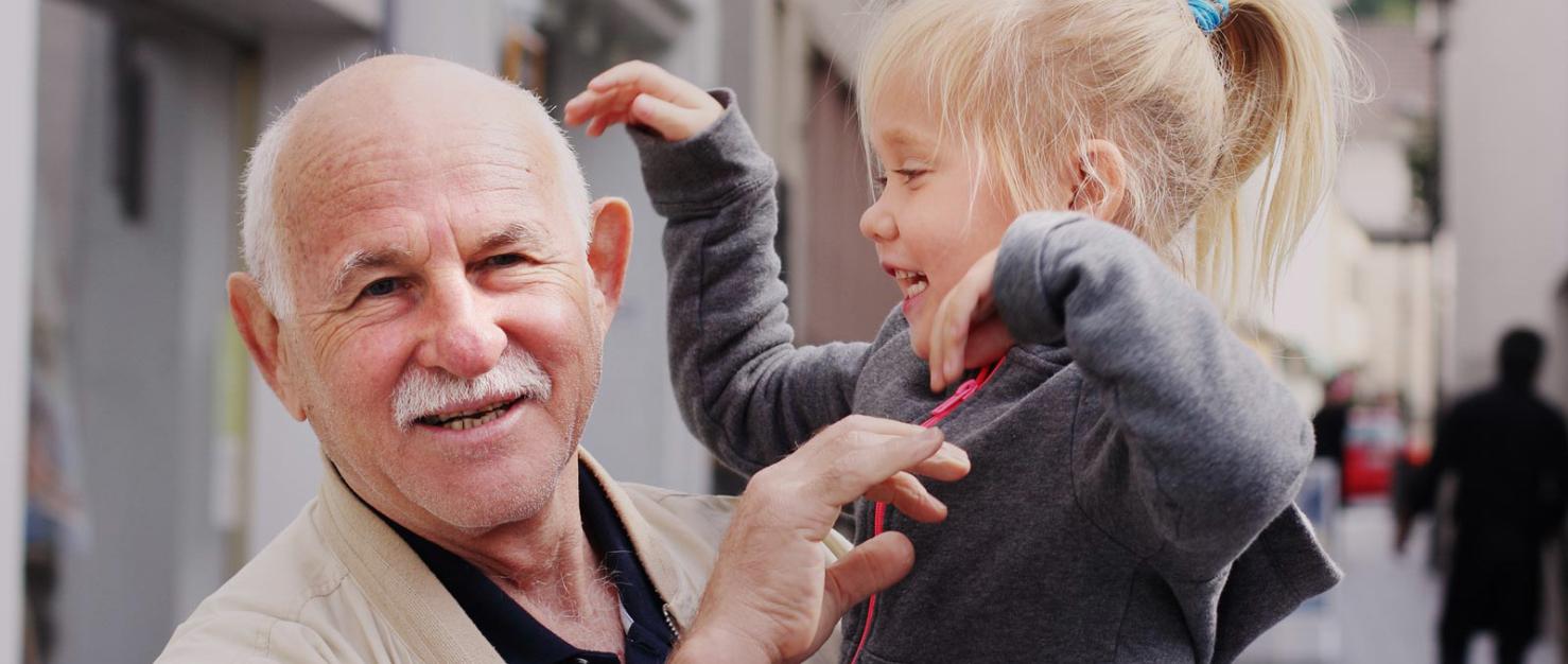 Opa met kleindochter