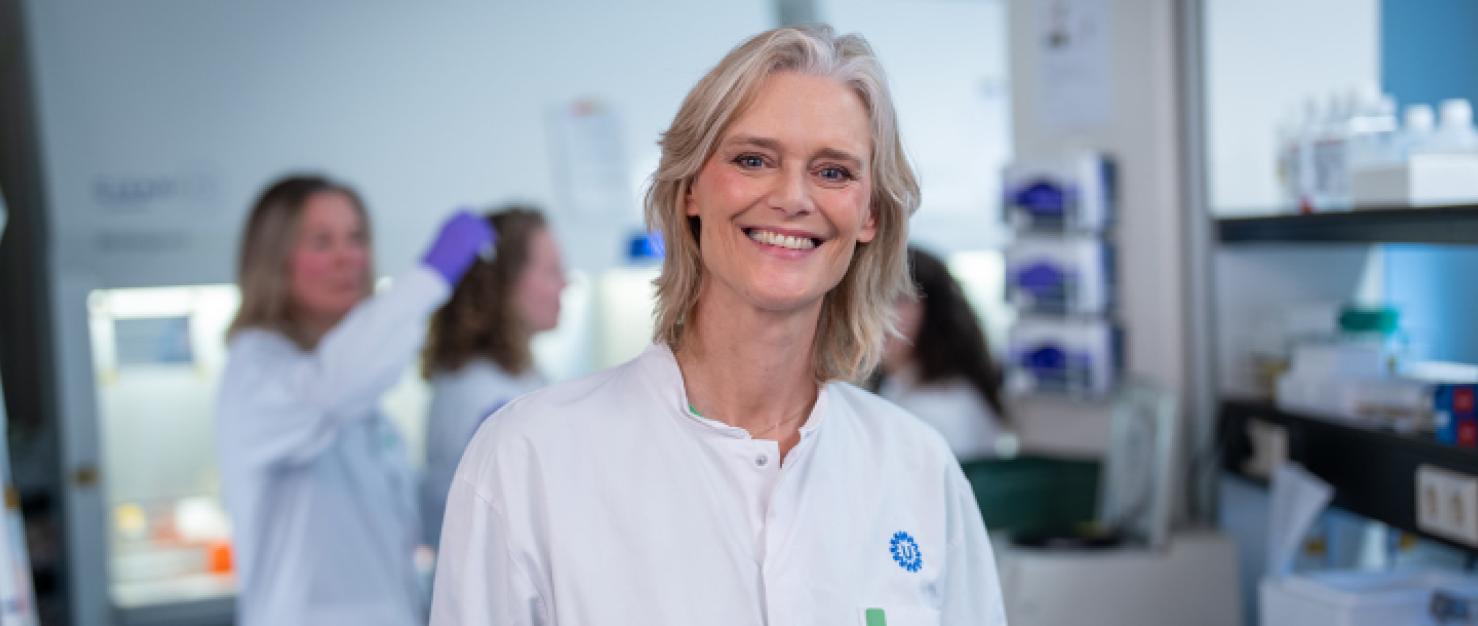 Prof Madelon Maurice aan het werk